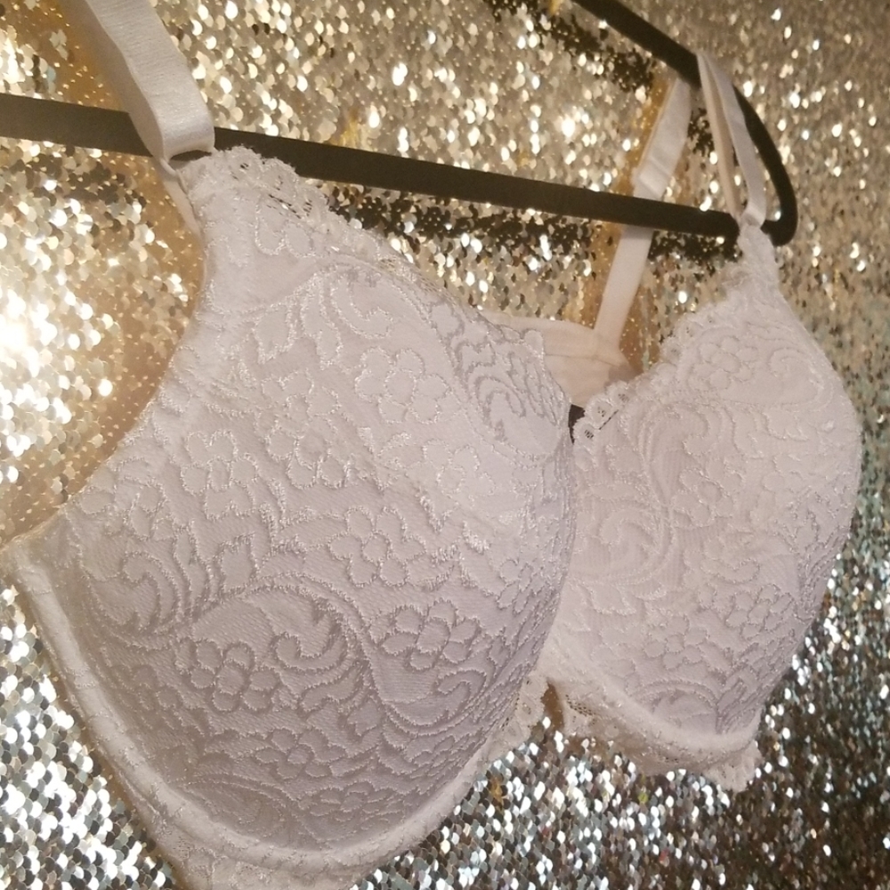 💕 NEW💕 White Lace Bra